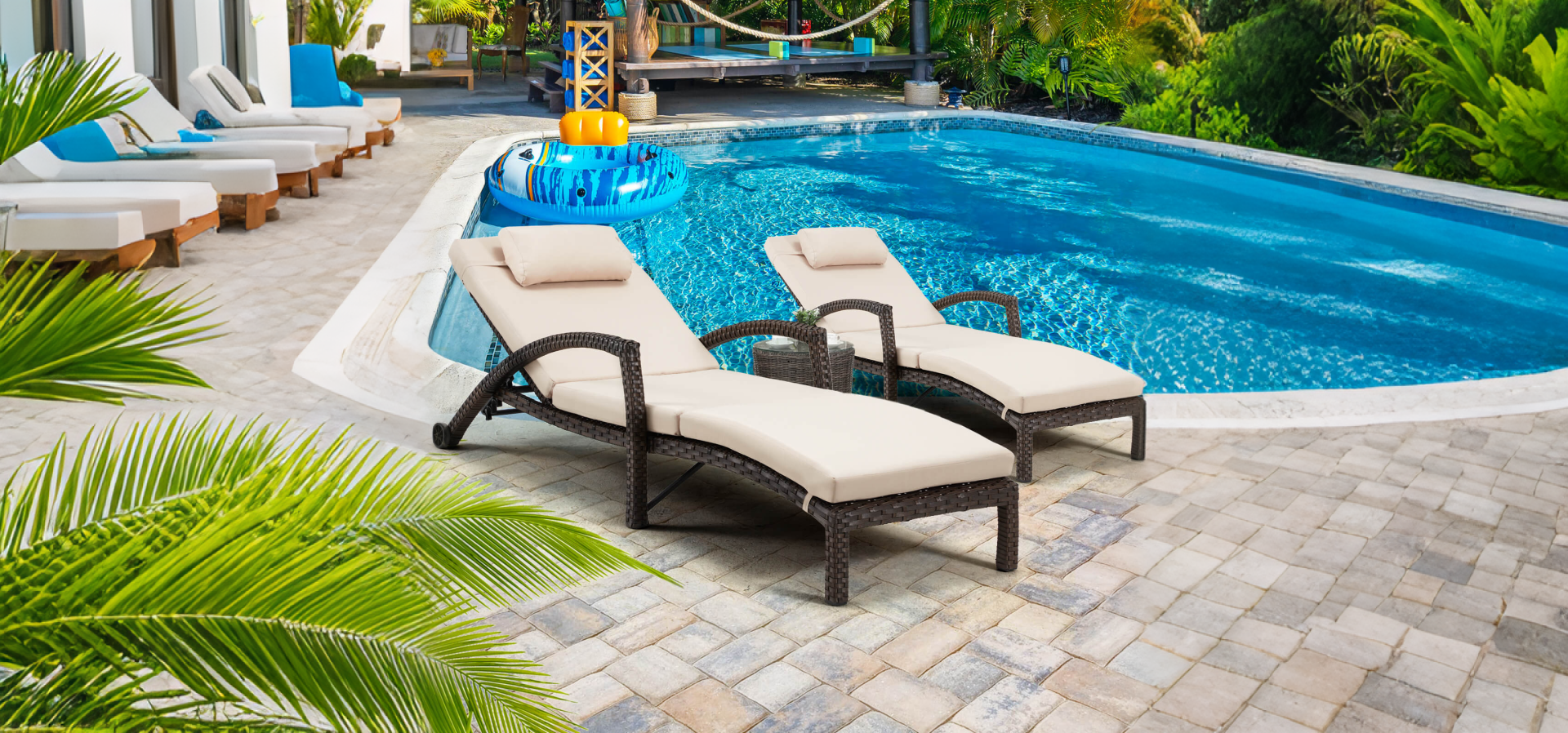 Outdoor Chaise Lounges