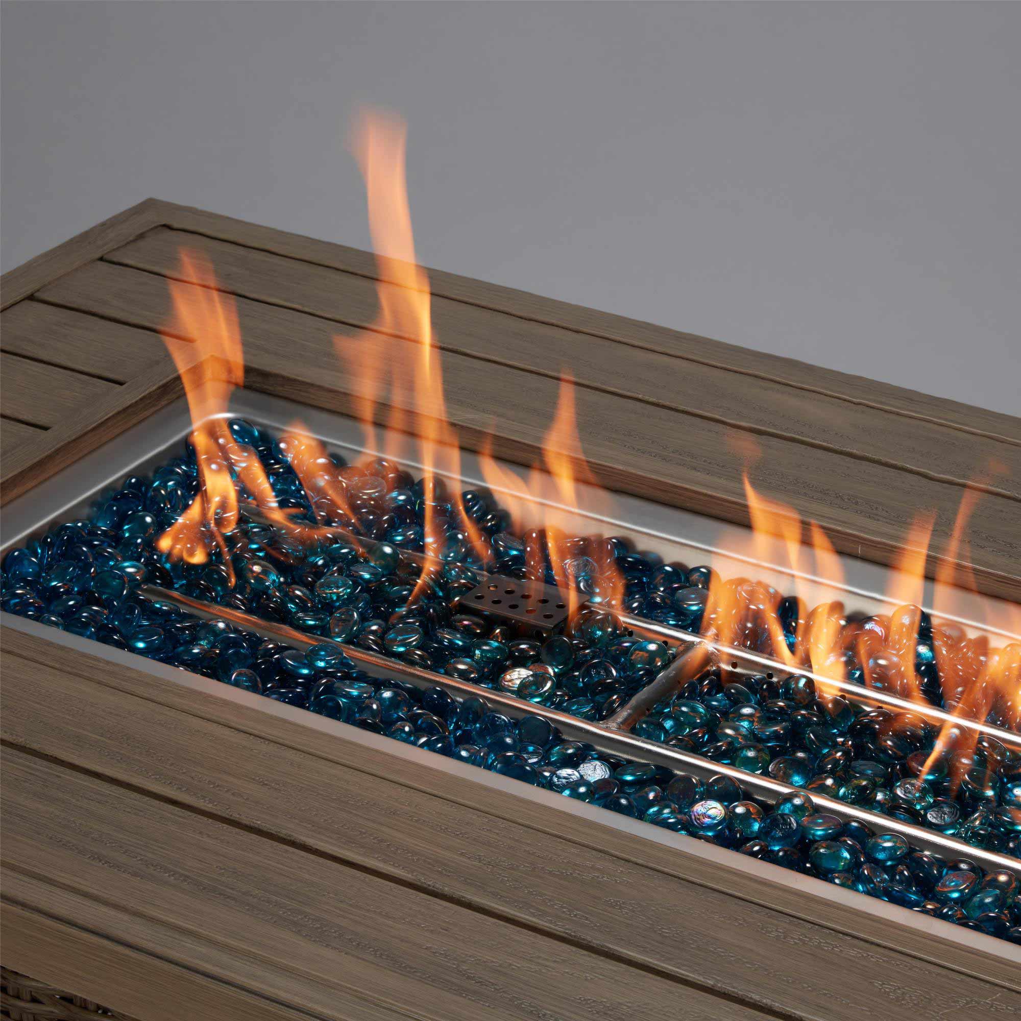 A smooth semi-circular rattan weave creates a chic and modern three-dimensional vision.