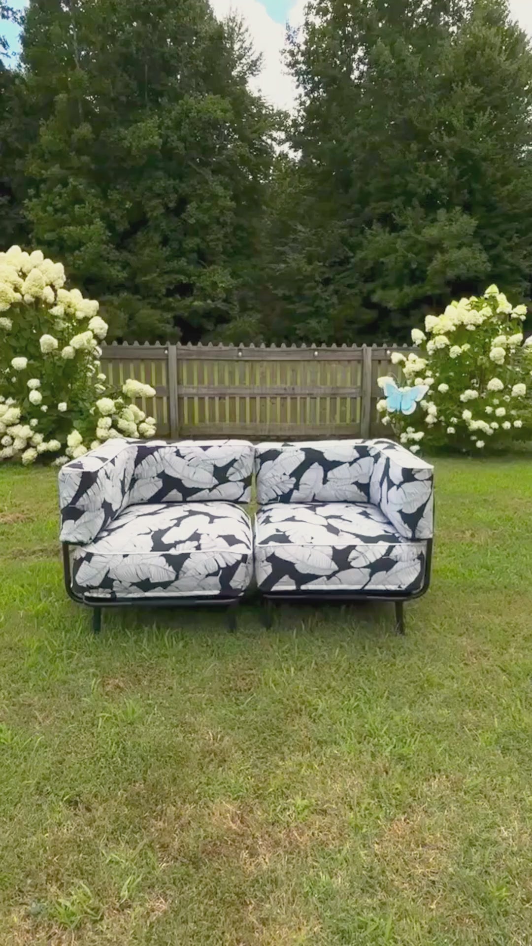 Load video: HOMREST 4-Piece Inflatable Couch Set, Portable Oxford Fabric Blow Up Couch Lounger, White Black Leaf Pattern